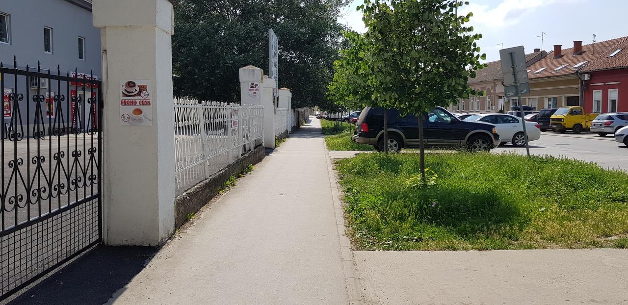 Dnd-X Hotel Pančevo Exterior foto